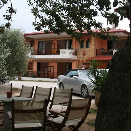 Studios Alexandros Sarti Luaran gambar