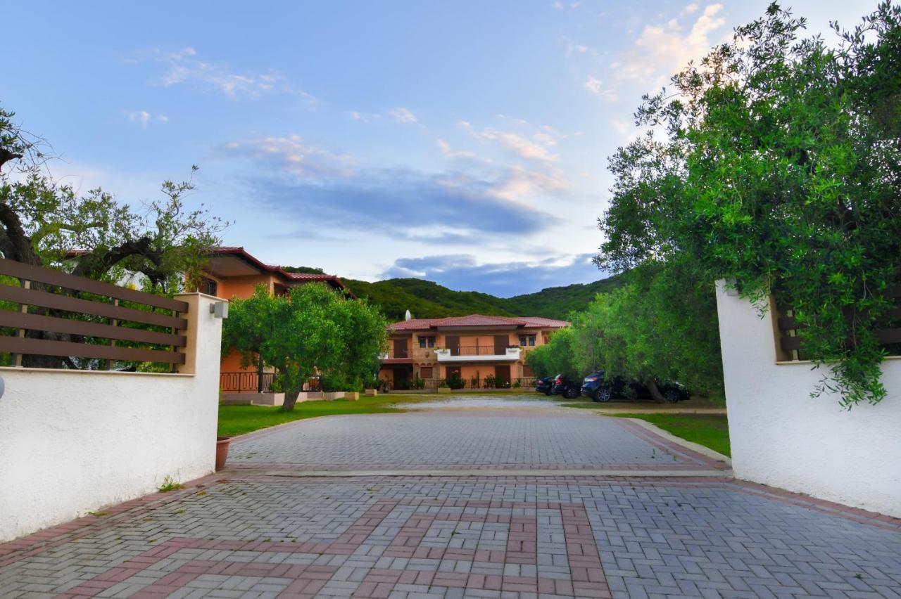 Studios Alexandros Sarti Luaran gambar