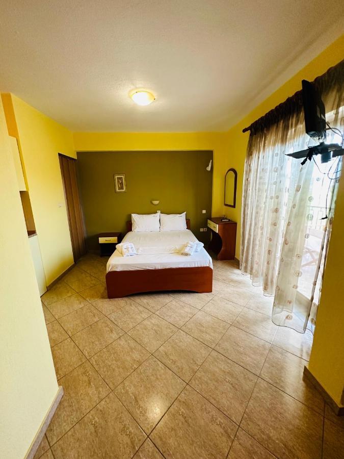 Studios Alexandros Sarti Luaran gambar