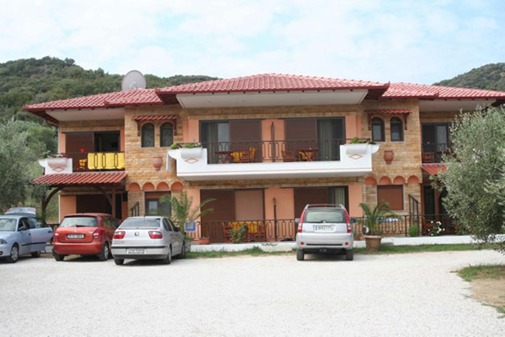 Studios Alexandros Sarti Luaran gambar