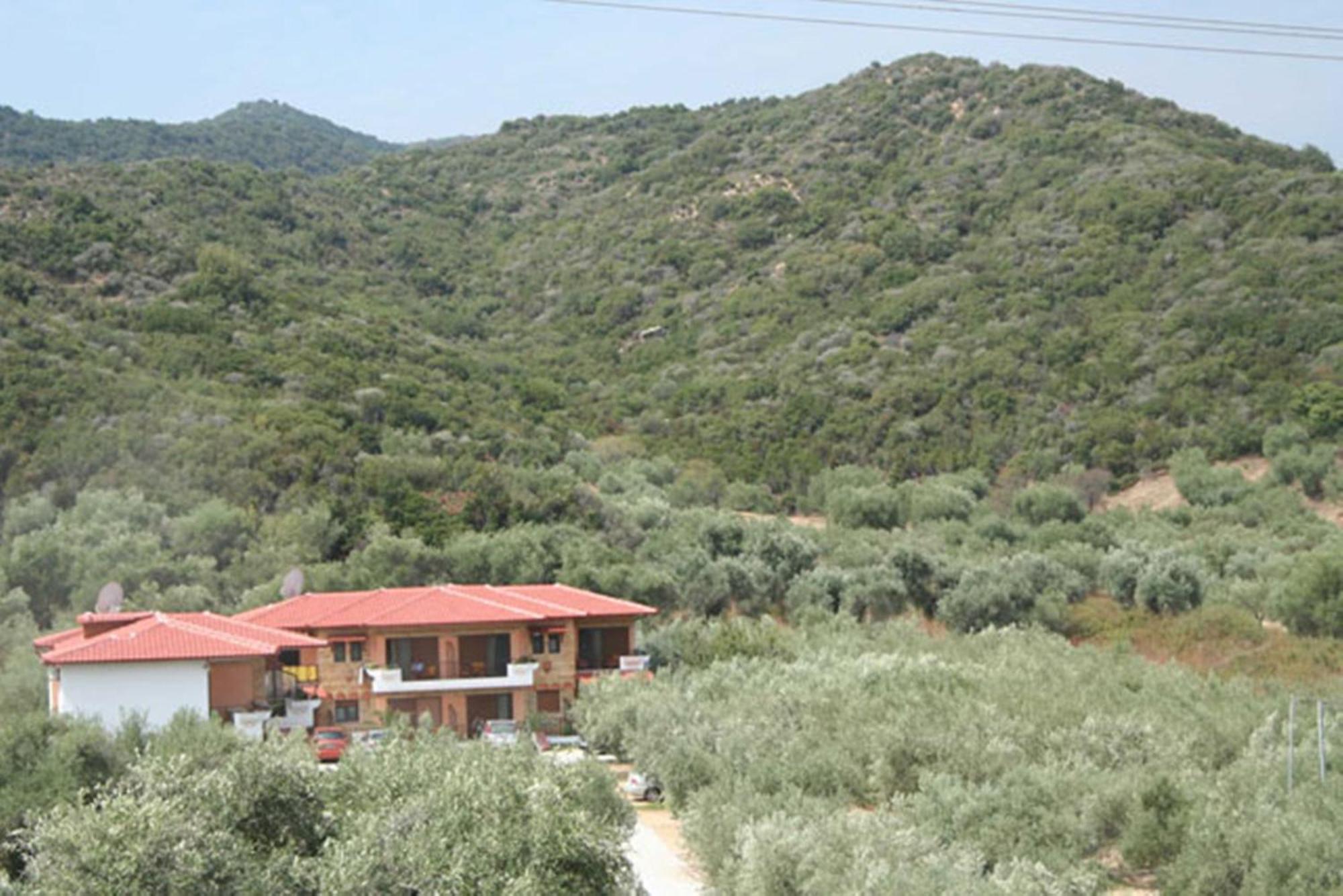 Studios Alexandros Sarti Luaran gambar