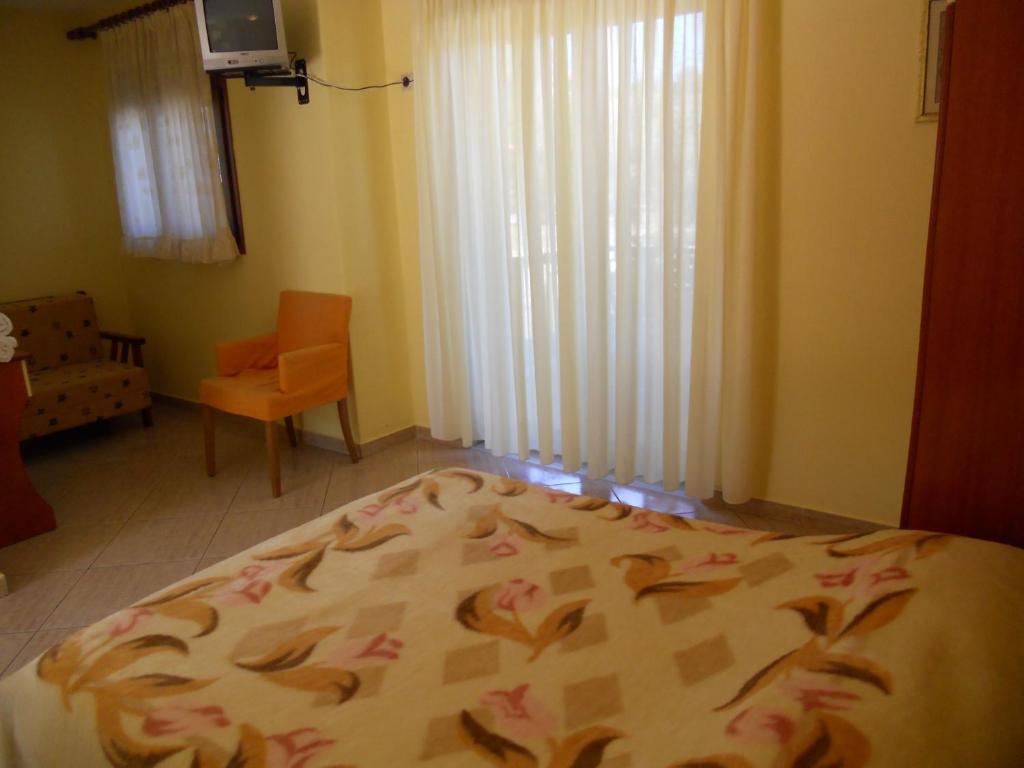 Studios Alexandros Sarti Luaran gambar